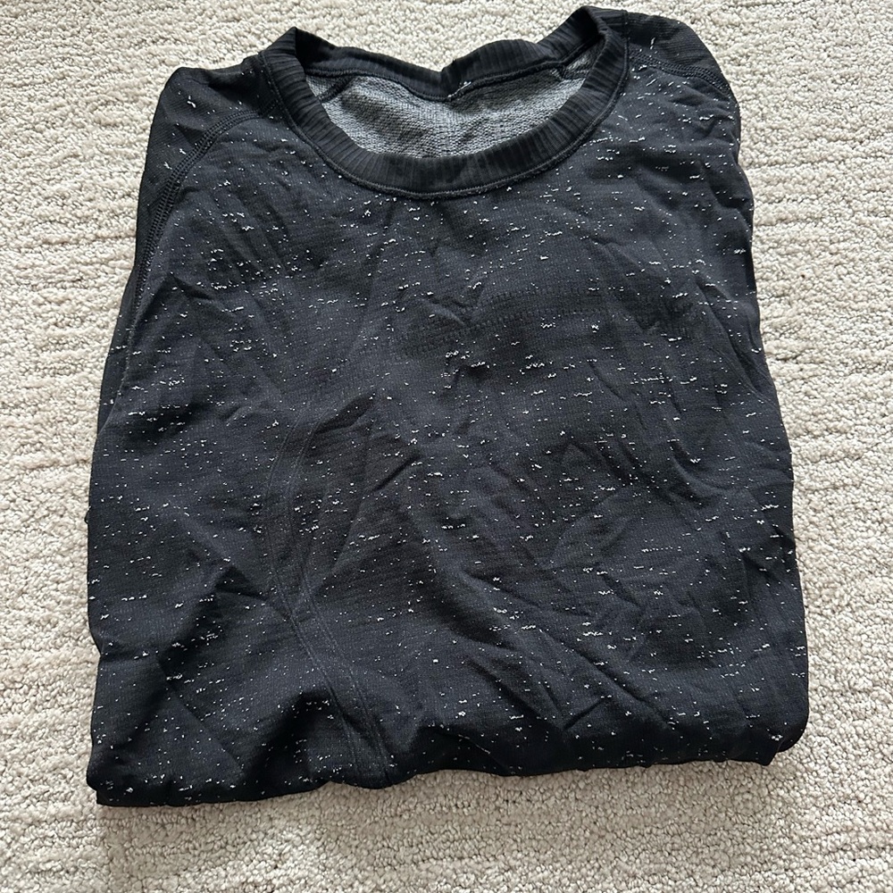 Lululemon women’s Black and White Speckled long sleeve